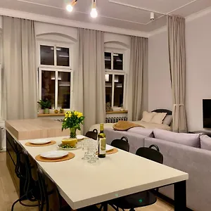 Spacious In The Center- Main Square 300m Apartament
